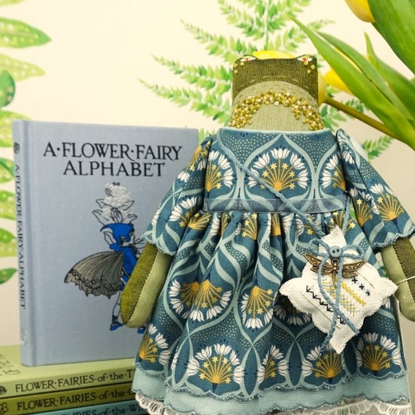 Vipsania, A Tiny Grumpy Frog Doll - Folksy