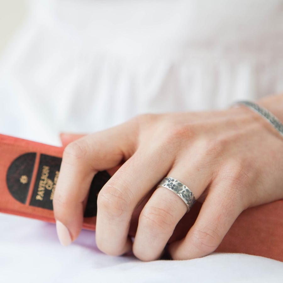 Dark Daisy Silver Ring 2