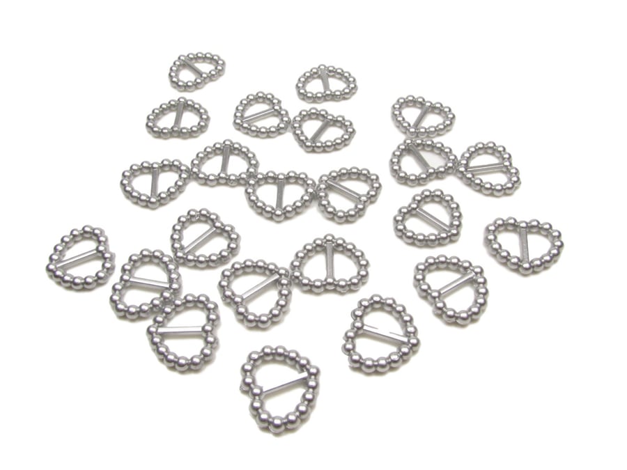 100 x SILVER Acrylic Pearl Buckles Heart Shape Double Sided Ribbon Sliders Table