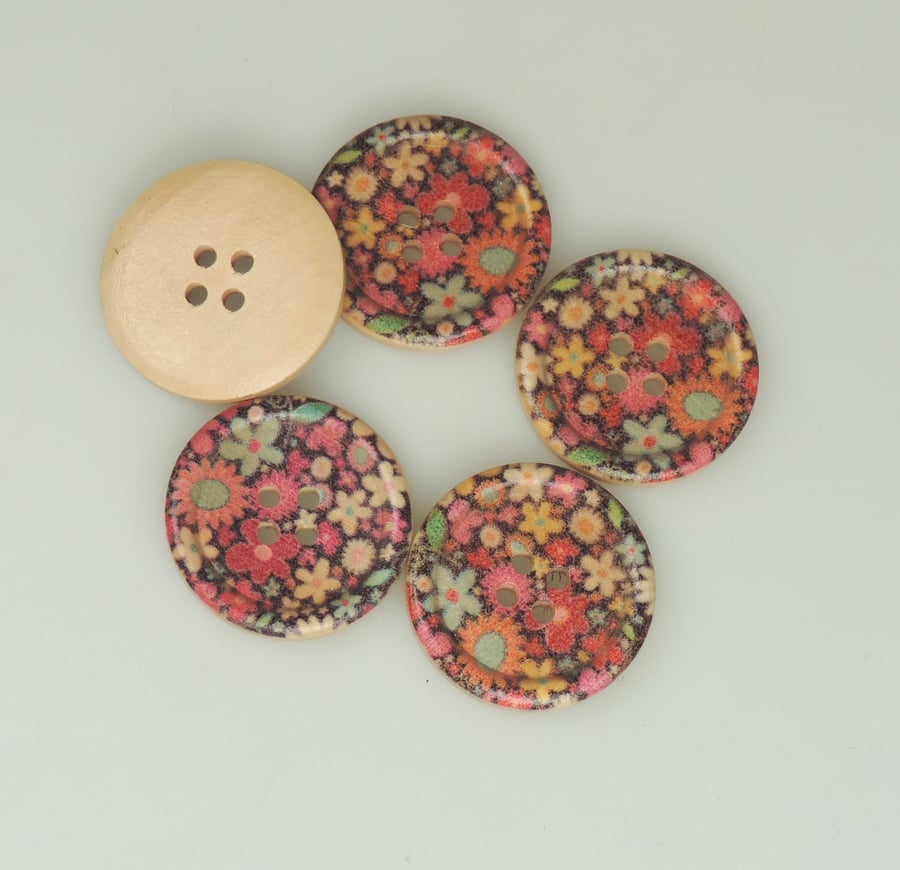 Retro Flower, 30mm, 3cm Round wooden buttons, Craft Supplies, Large Buttons, x 5