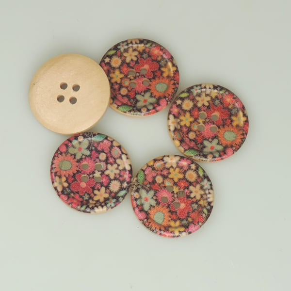 Retro Flower, 30mm, 3cm Round wooden buttons, Craft Supplies, Large Buttons, x 5