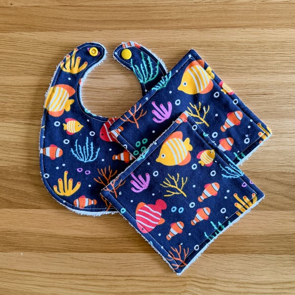 Newborn Baby Boxed Gift Set-Bib & Matching Baby Wipes Bib-Fish Design-BGS14