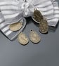 bronze plated clock - charms  2pcs - Image 1