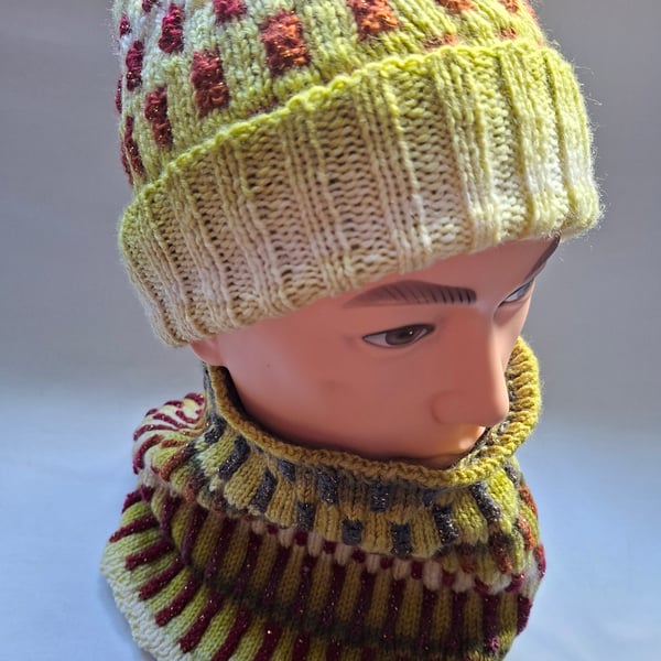 Lovely soft hand knitted Neck warmer and hat