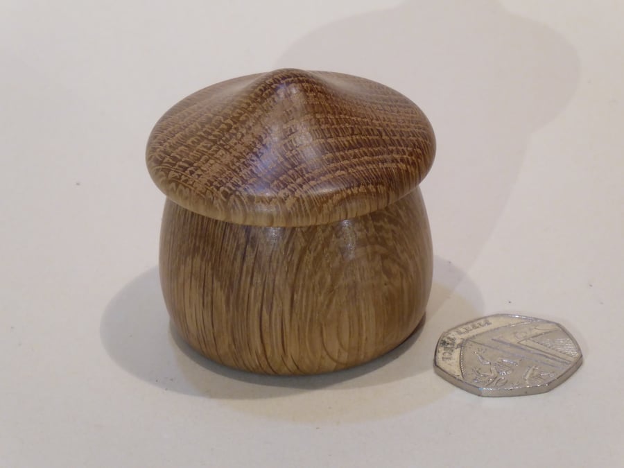 Lidded Box in Oak