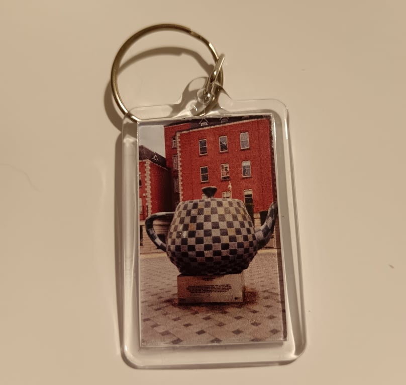 Cute teapot sculpture photography keyring
