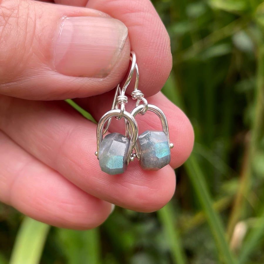 Silver and labradorite small dangle earrings 