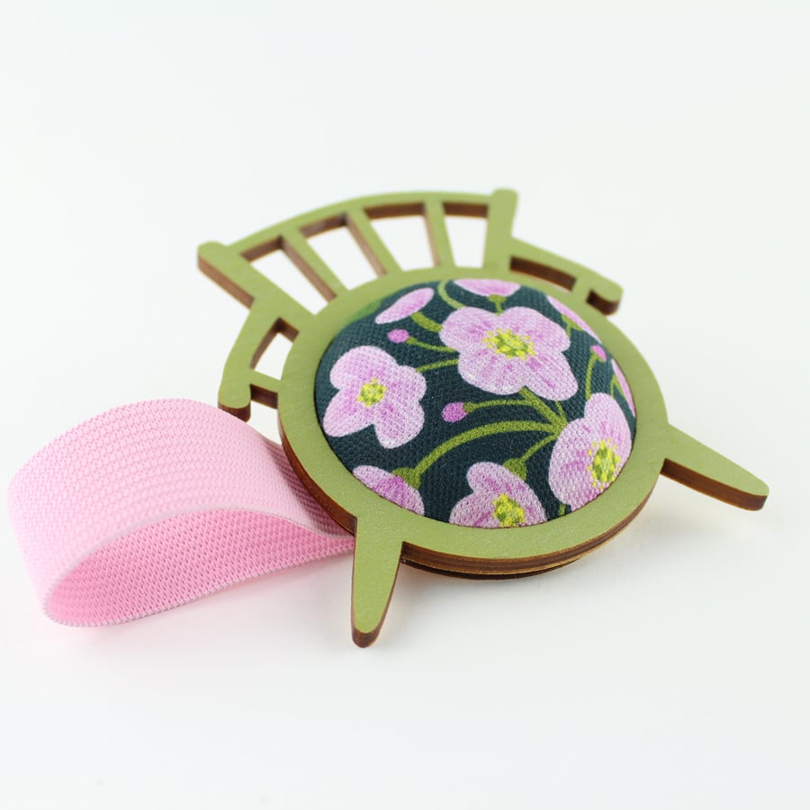 Wrist Pin Cushion with Magnet