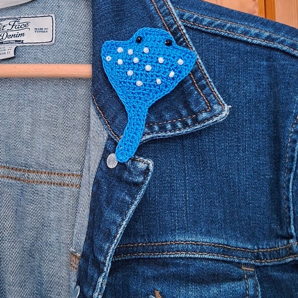 Crocheted and beaded brooch - manta ray