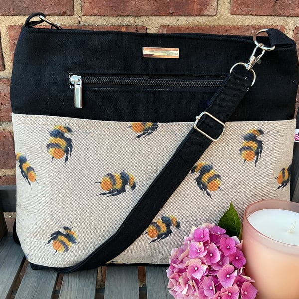 Bee Multi-pocket Shoulder Bag