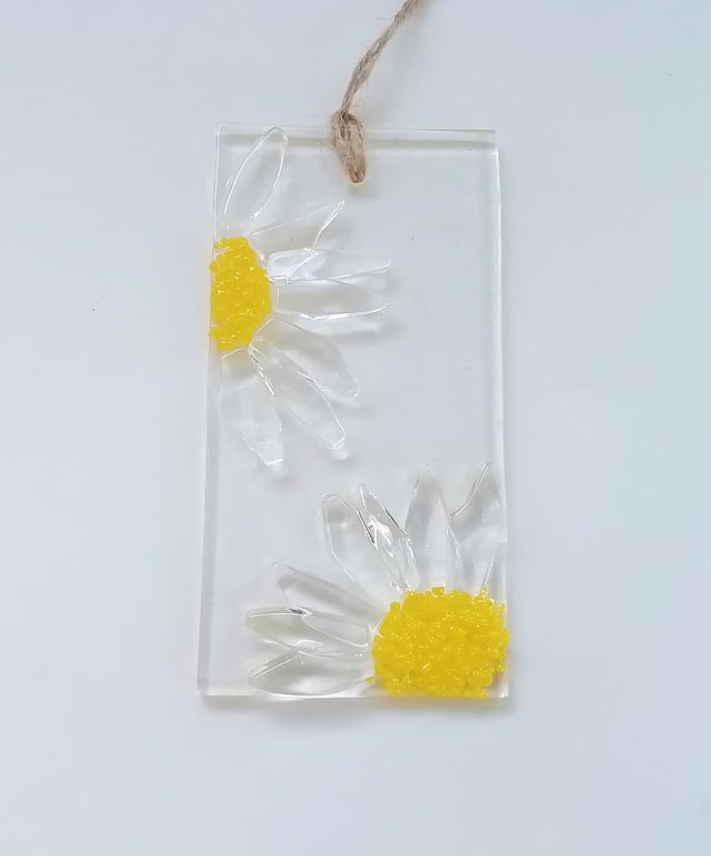 Small daisy suncatcher, token gift, fused glass, glass art, birthday gift, glass
