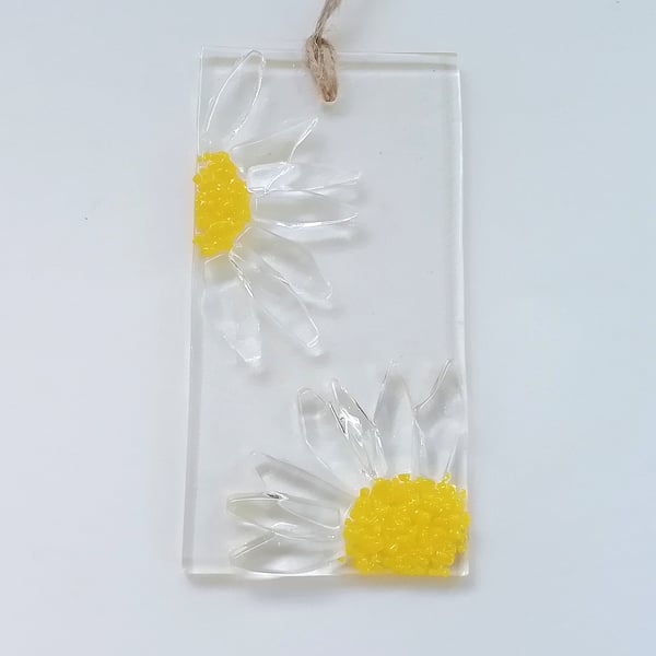 Small daisy suncatcher, token gift, fused glass, glass art, birthday gift, glass