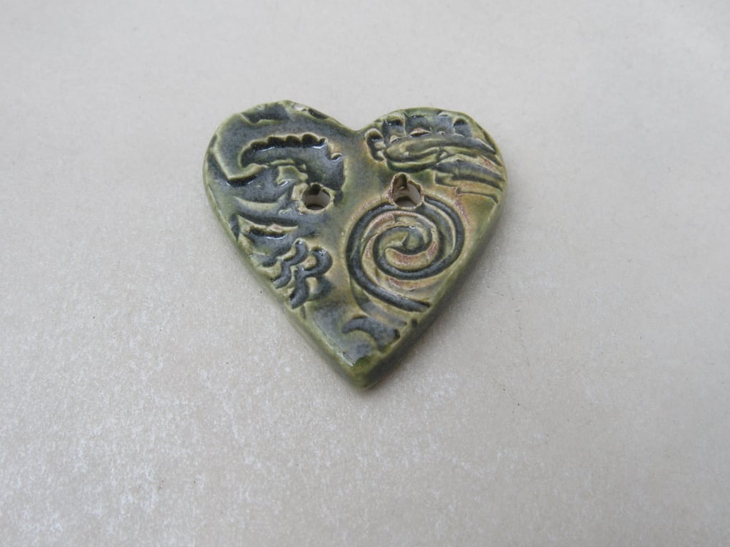 Medium Forest Green Brocade Texture Heart Shaped Ceramic Button