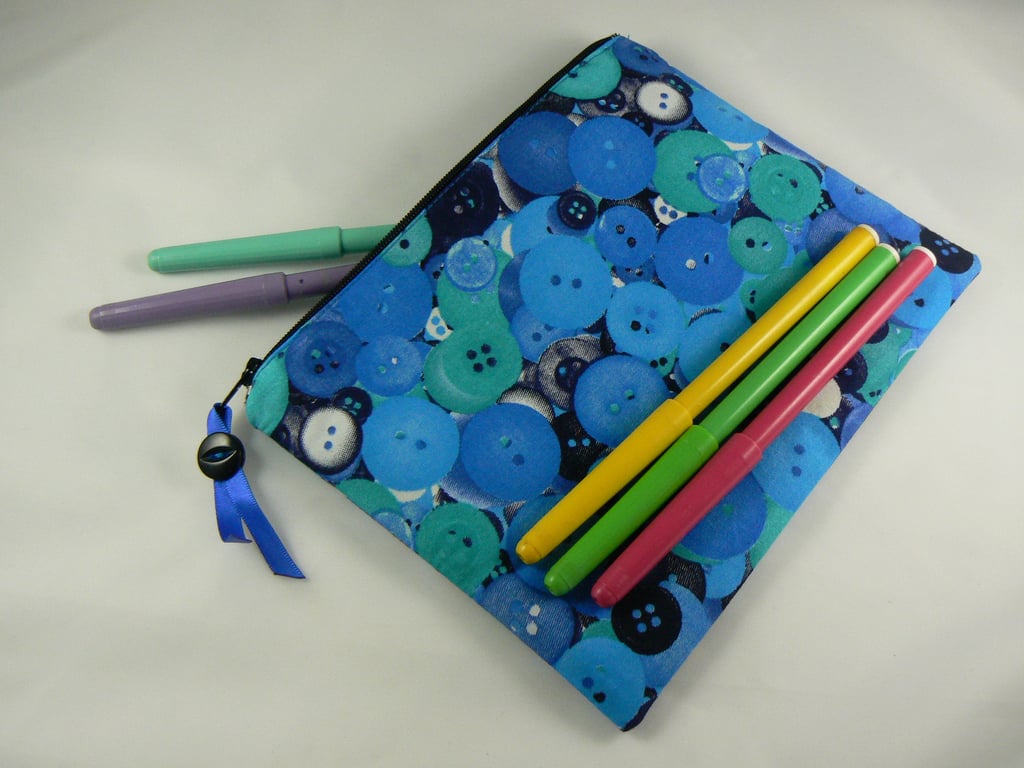 Pencil case ( buttons print)