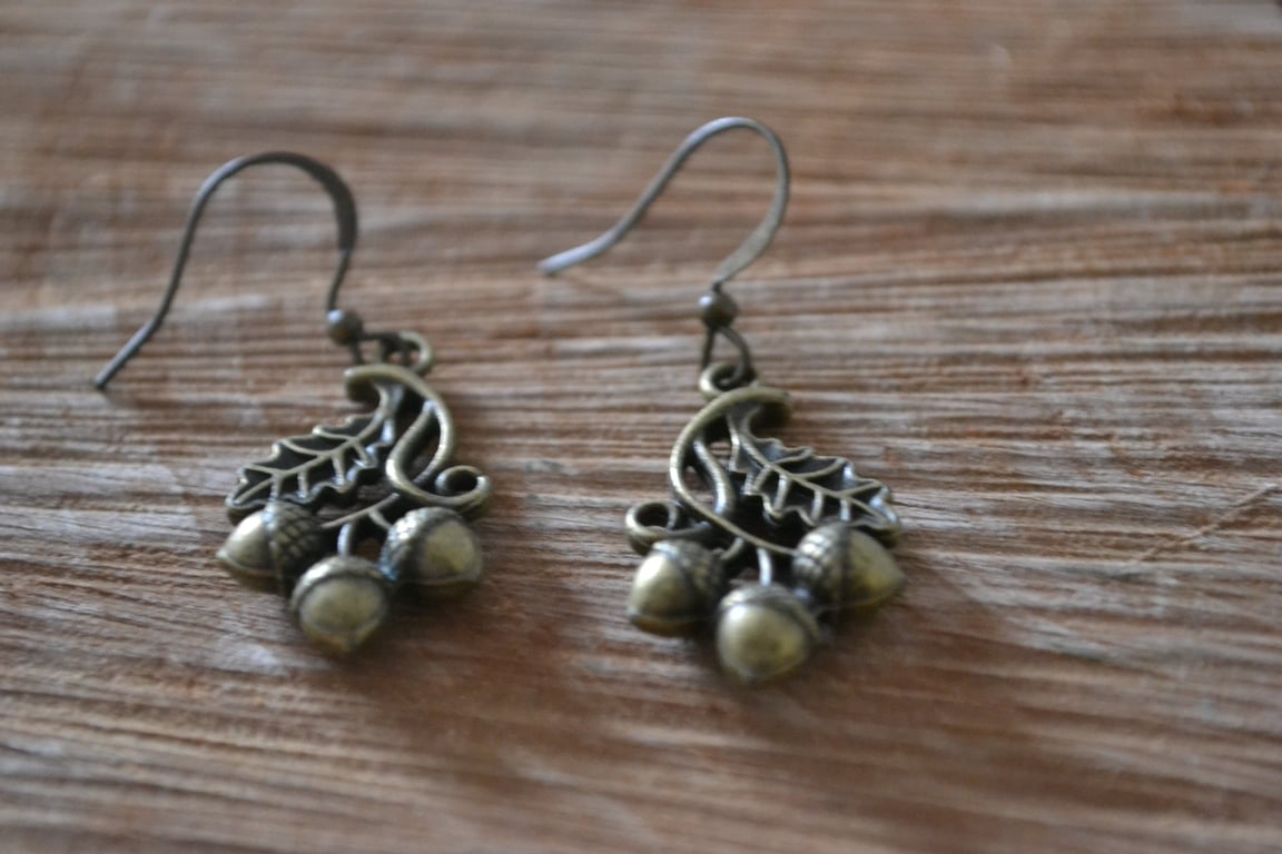 Acorn earrings woodland themed