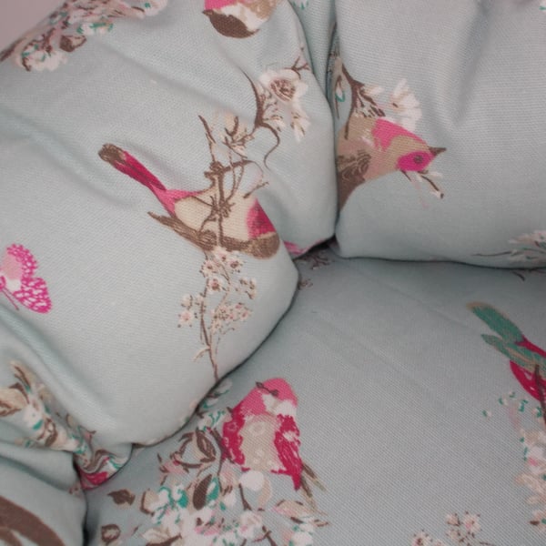 Lovely soft cat or dog bed.