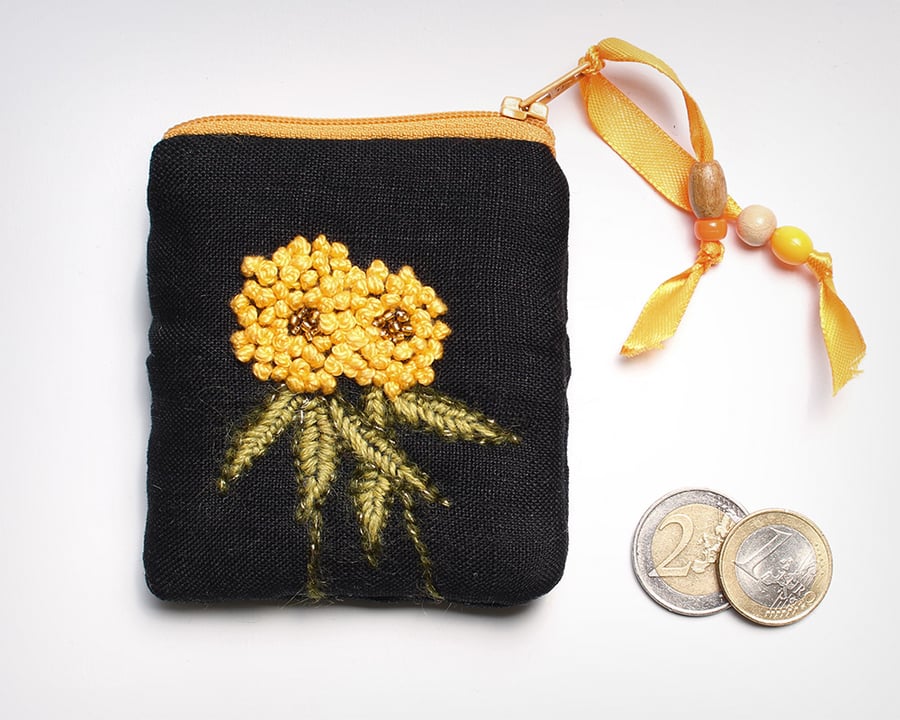 Back linen coin purse with hand embroidered clover