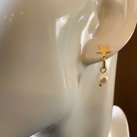 Star & Pearl Earrings.