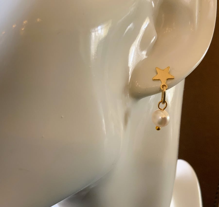 Star & Pearl Earrings.