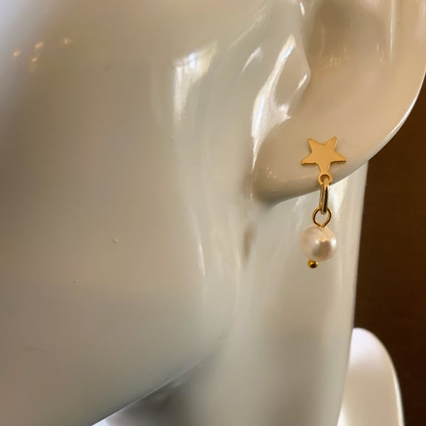 Star & Pearl Earrings.