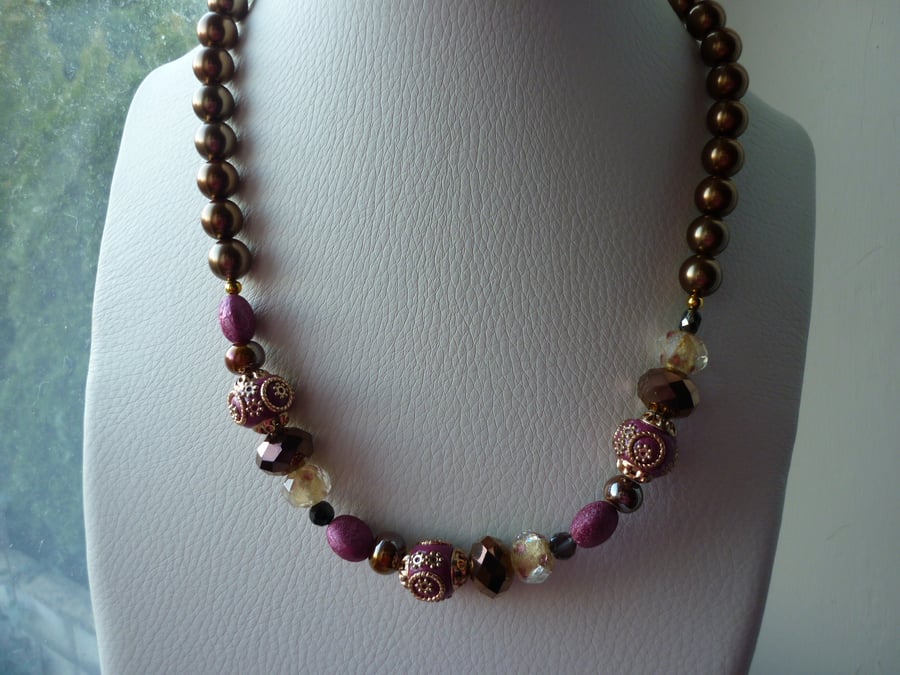 PINK, BRONZE, IVORY AND GOLD NECKLACE.