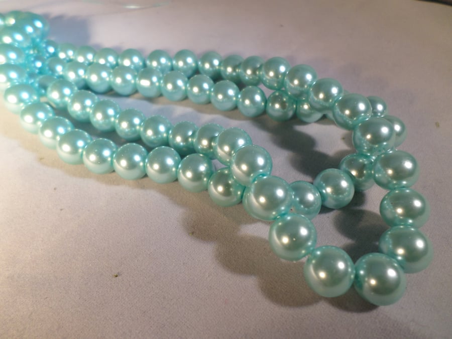 30 x Glass Pearl Beads - Round - 10mm - Pale Blue 