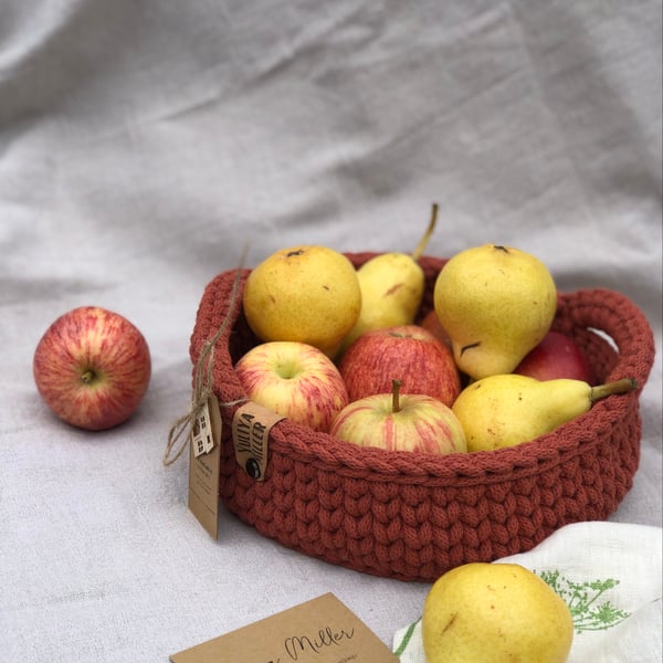 Crocheted storage basket, fruit, bread tray. 
