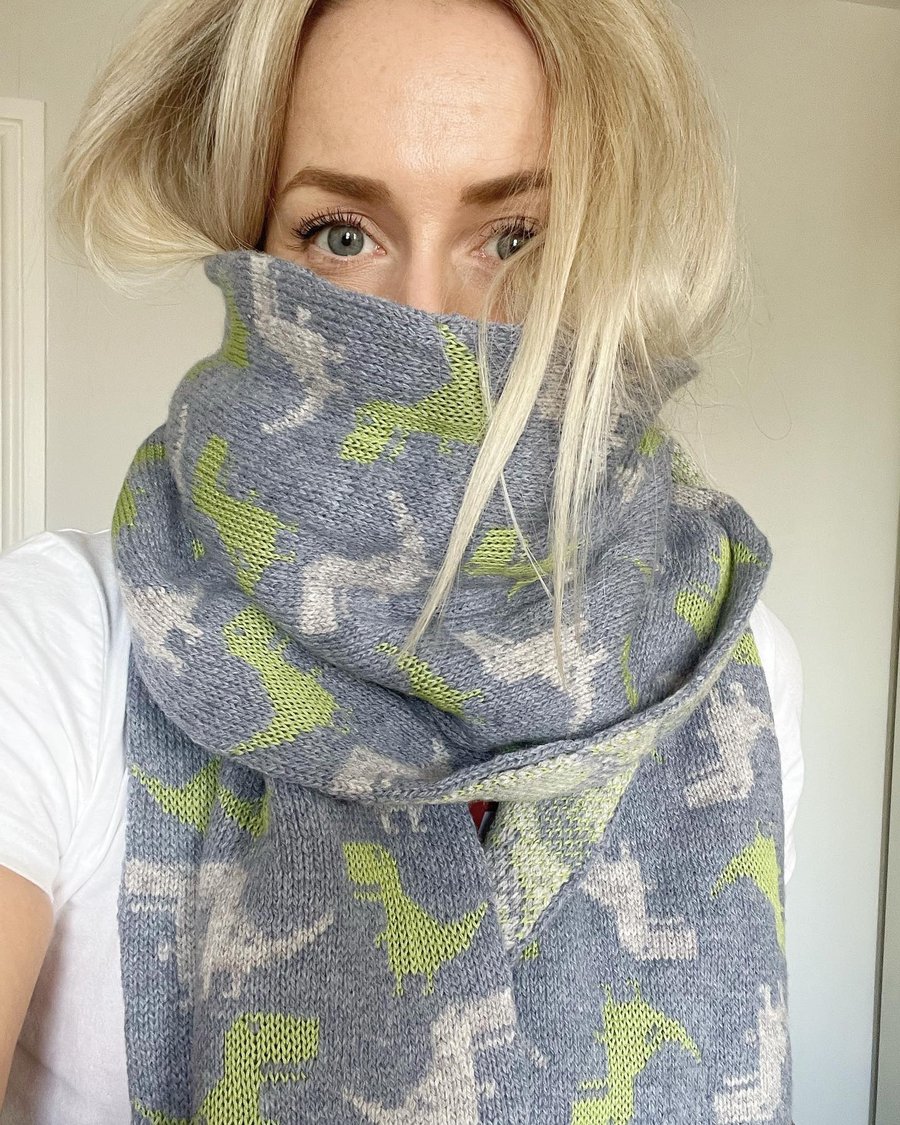 Dino scarf