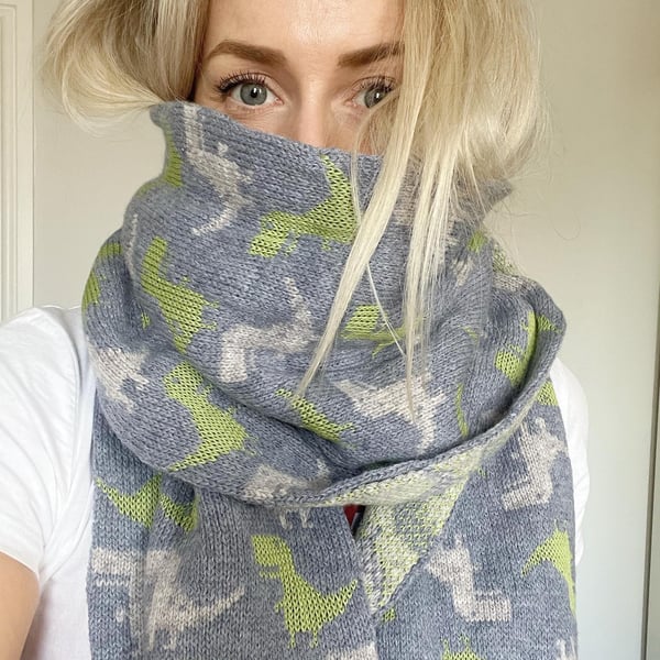 Dino scarf