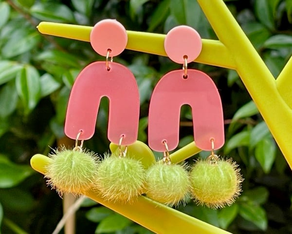 PINK AND GREEN POMPOM ARCH EARRINGS acrylic gold plated