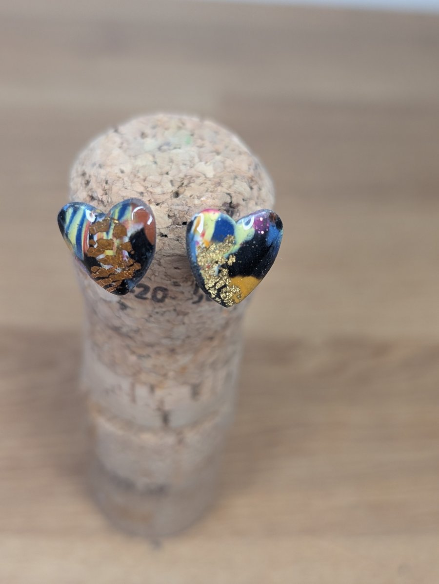 Summer bloom small heart studs