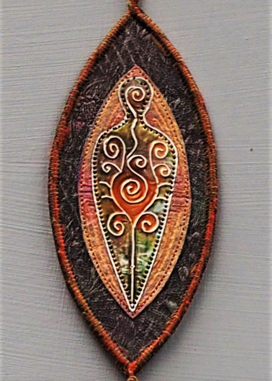 GAM558 - Goddess Aura Wallhanging - 15cm (6") long plus yarn loop and danglers