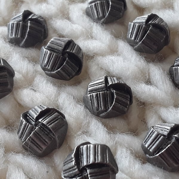 9 16" 15mm 24L Antique Silver knot buttons