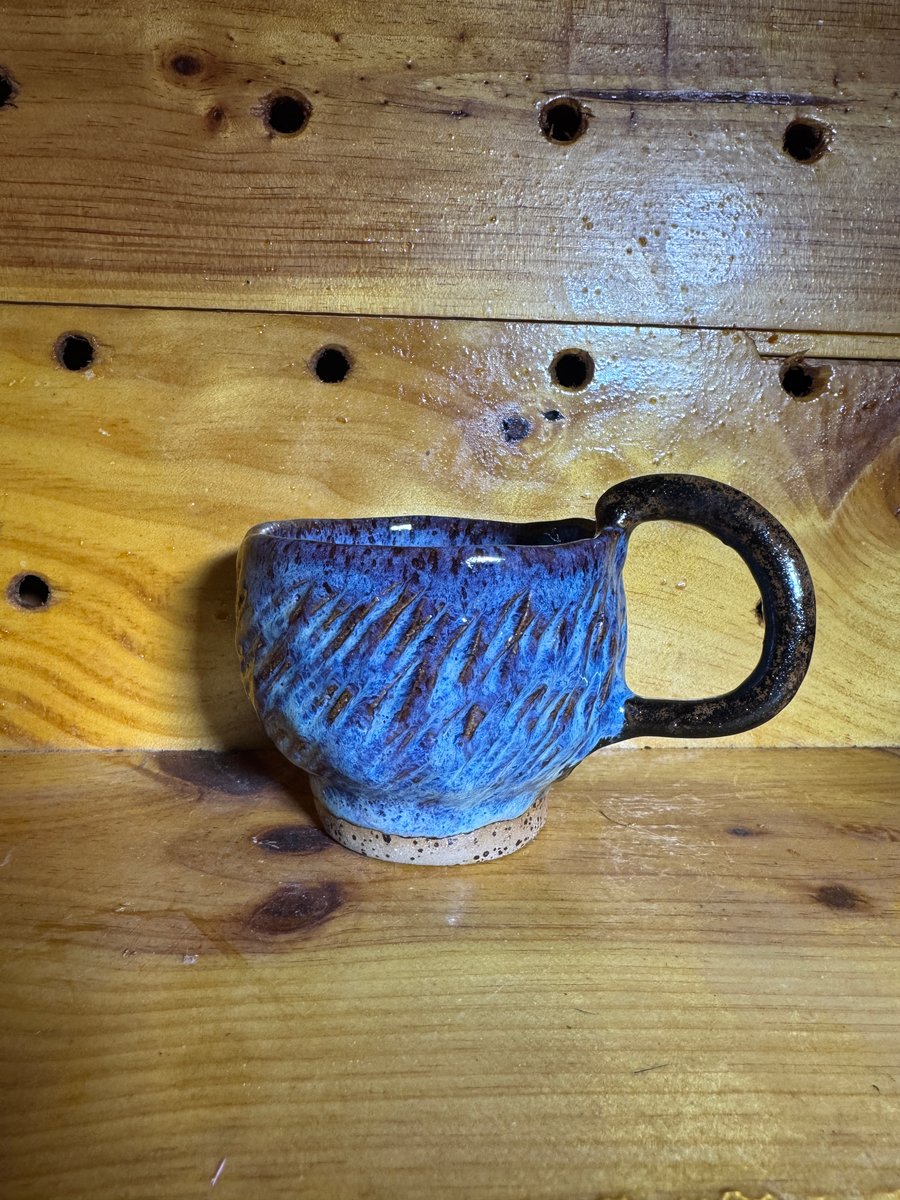 Carved speckle mug