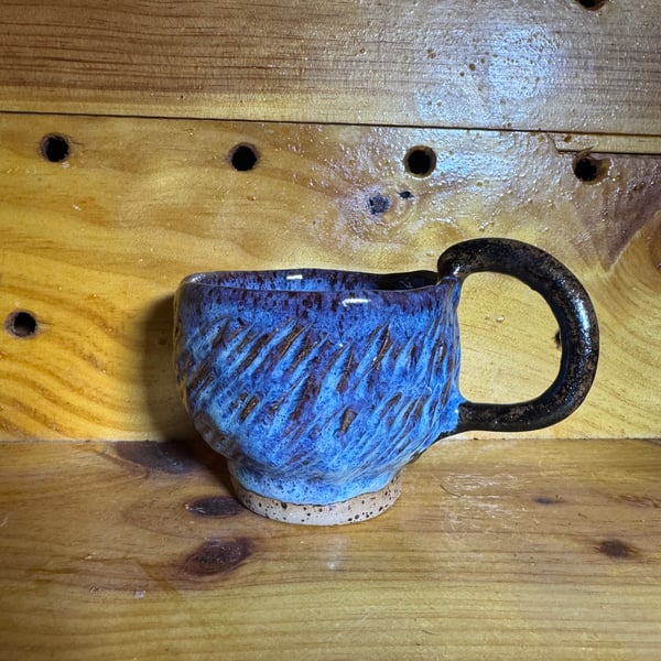 Carved speckle mug