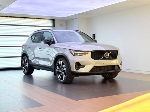 Volvo XC40 B5 Plus Dark Theme 2023