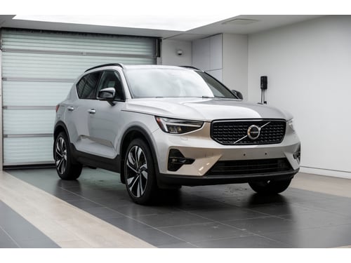 Volvo XC40 B5 Plus Dark Theme 2023