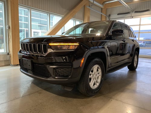 Jeep GRAND CHEROKEE LAREDO/ALT Laredo 2023