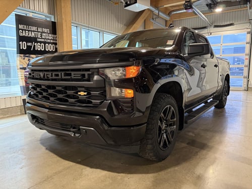 Chevrolet Silverado Custom 2023