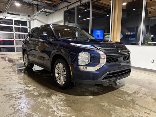 Mitsubishi Outlander ES 2024