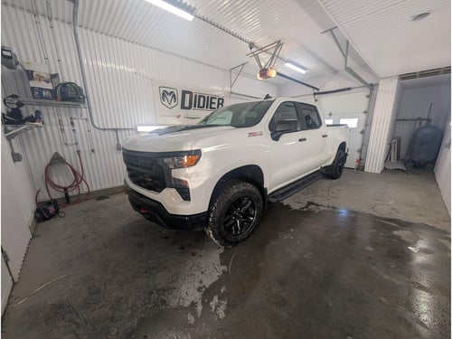 Chevrolet Silverado 1500 Custom Trail Boss 2023