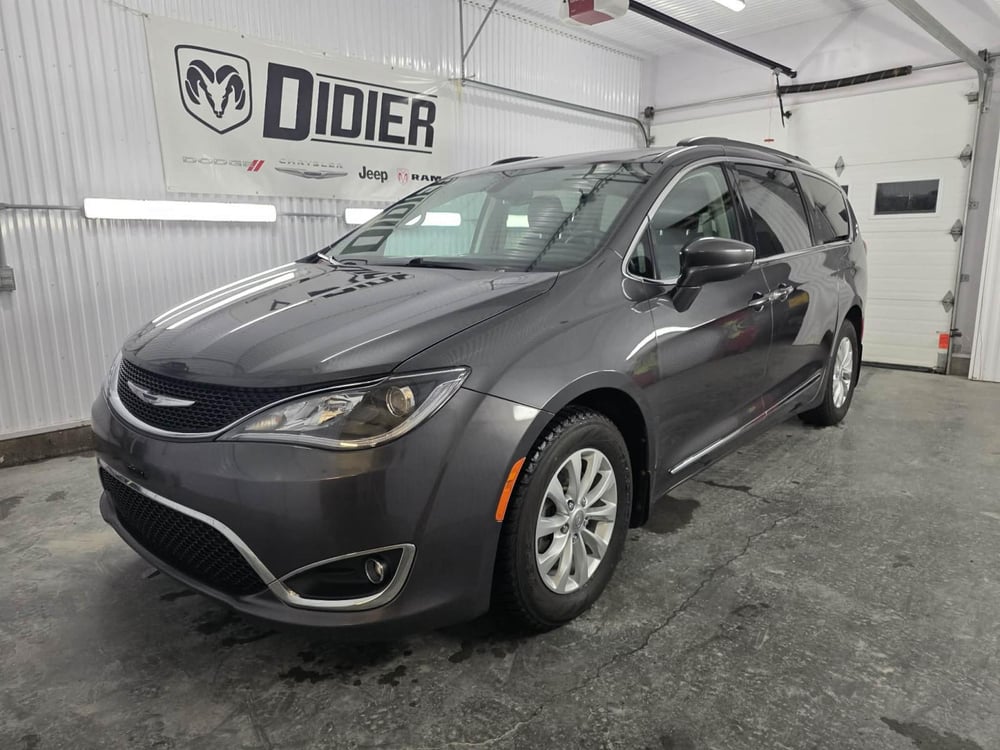 Chrysler Pacificat 2017 used for sale (U1847)