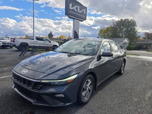 Hyundai Elantra Essential 2024
