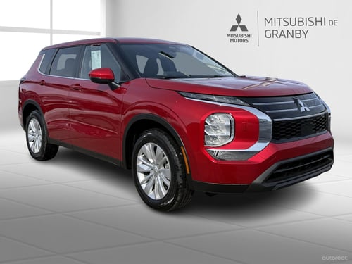 Mitsubishi Outlander ES 2025