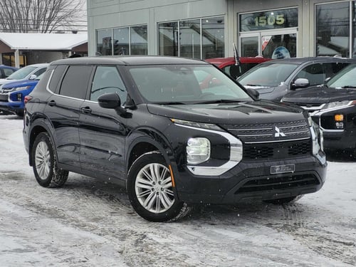 Mitsubishi Outlander ES 2022