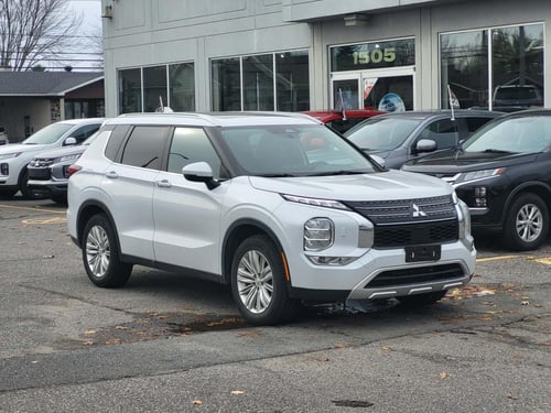 Mitsubishi Outlander SE 2024