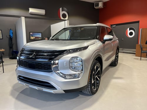 Mitsubishi Outlander SEL 2023