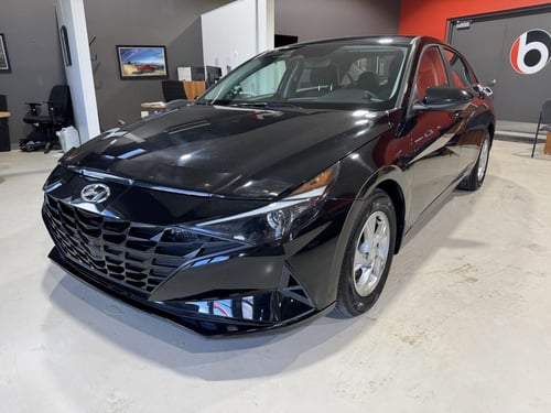Hyundai Elantra Essential 2023