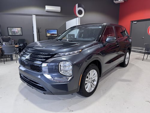 Mitsubishi Outlander ES 2024