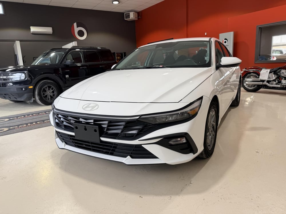 Hyundai Elantra 2024 usagé à vendre (OCG02784)
